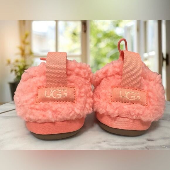 🔥 UGG Plushy Slippers Shearling Slip On Loafers Kids Size 2 EU 33.5 - Picture 10 of 12